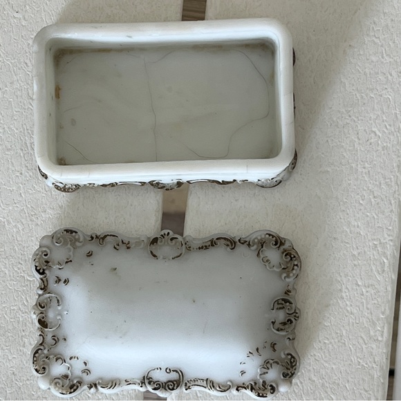 milk glass box Victorian trinket box antique - Picture 2 of 8